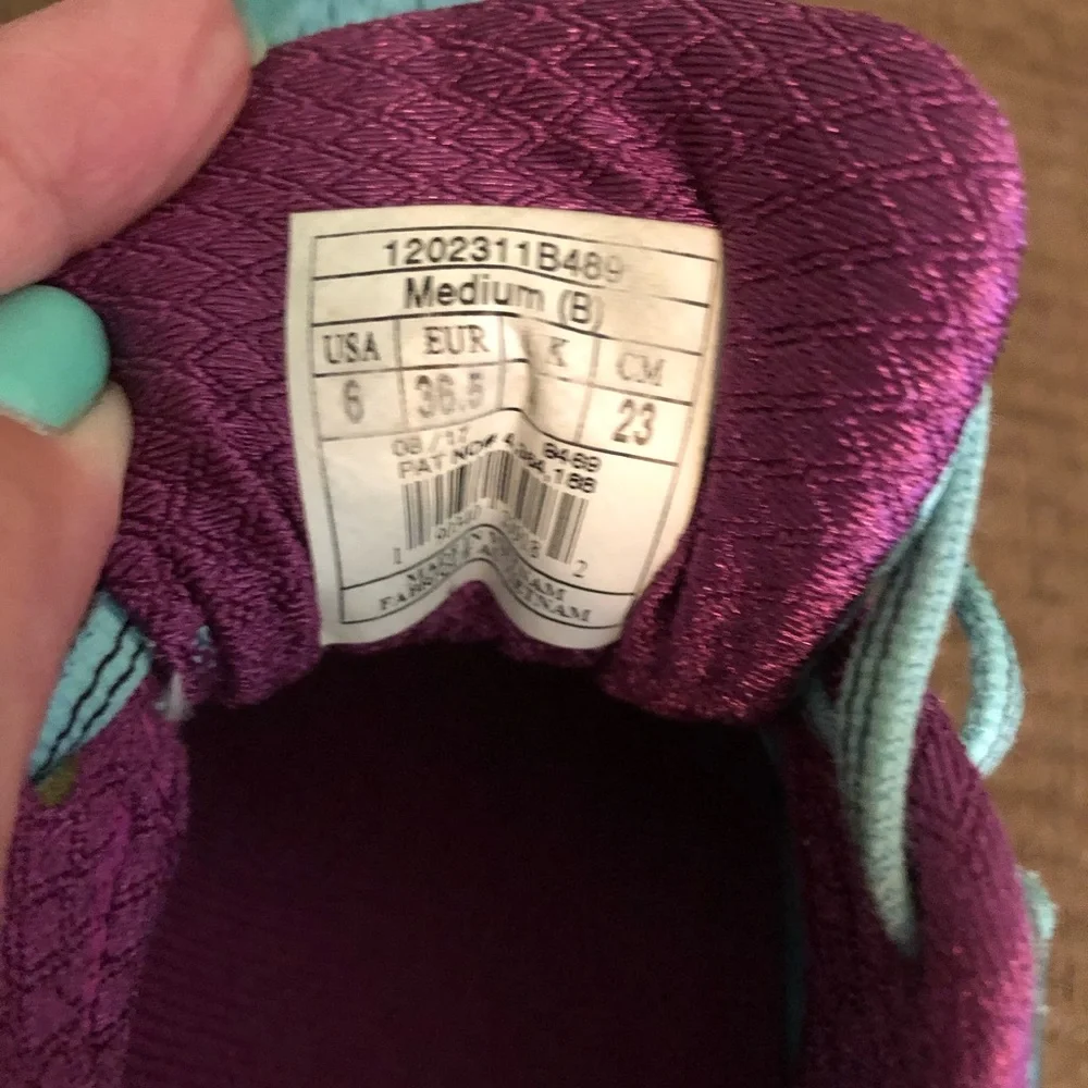 Brooks Adrenaline GTS 17 running shoes, Women’s size 6, GUC - Picture 8 of 9